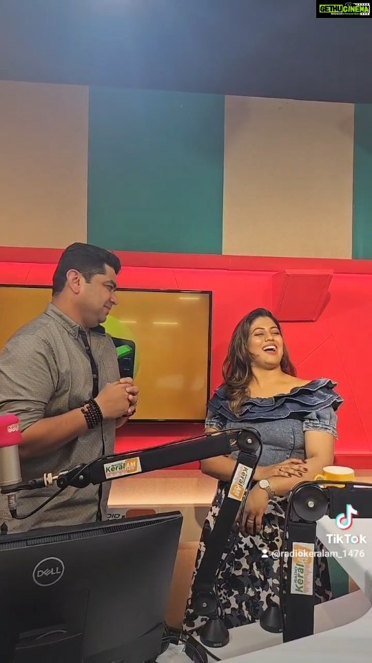 Iniya Instagram - ചായ കണ്ടാൽ മനസ്സിലാകില്ലേ മിഷ്ടർ?!! @iam_ineya @deepak_nambiar_deeps . . . Ineya #Actress #Exclusive #ineya #actress #movies #malayalamcinema #kL1476 #radio #fm #amradio #trending #malayalamactress #malayalammovies #radiokeralam1476am
