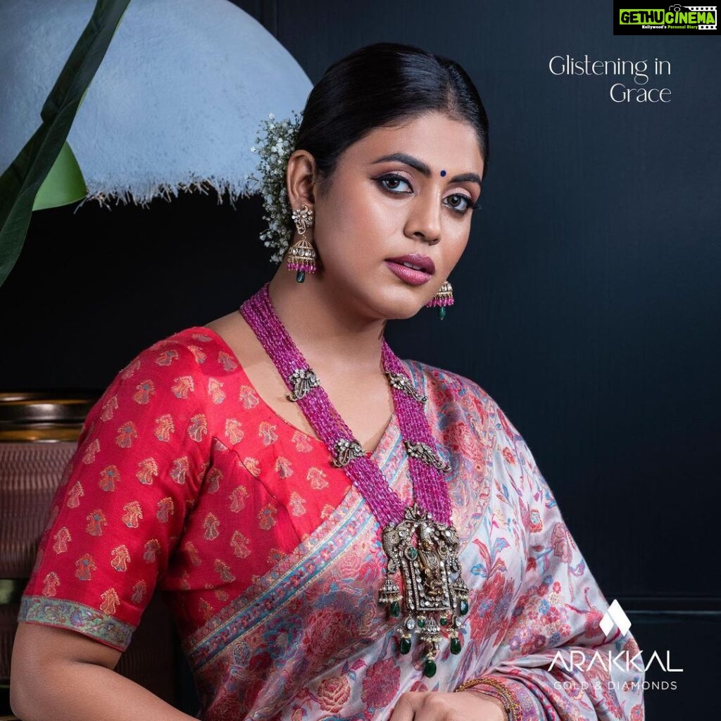 Iniya Instagram - At Arakkal Gold and Diamonds, experience the golden glisten with our collection of jewellery crafted exclusively for the auspicious occasion of Akshaya Tritiya. Shop from the link in the bio. In Frame: @iam_ineya Outfit Courtesy: @shopinaayat Hair and Makeup Courtesy: @glamazle Agency: @cogniitomedia . . . #Ineya #Diamond #ShineBrightLikeaDiamond #Jewellery #Dubai #Uae #Gold #DiamondJewellery #DubaiJewellery #Dubaigold #BirthdayGift #AnniversaryGift #JewelleryDesign #JewelleryCollection #Necklace #Rings #Bracelets #Bangles #Earrings #Arakkal #Arakkalgold #Arakkalgoldanddiamonds Dubai, United Arab Emirates