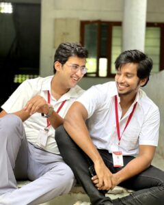 Irfan Instagram - In between deep conversation with @irfan999__ 
📷 @raja_vetri_prabhu_
#goodvibes #candid
#kichajerry #ifran #aashikgopinathbryan  #kanakaanumkalangal #jerry #kicha