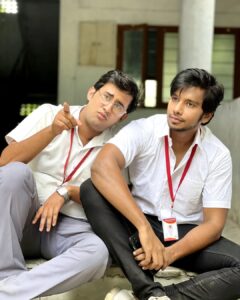 Irfan Instagram - In between deep conversation with @irfan999__ 
📷 @raja_vetri_prabhu_
#goodvibes #candid
#kichajerry #ifran #aashikgopinathbryan  #kanakaanumkalangal #jerry #kicha