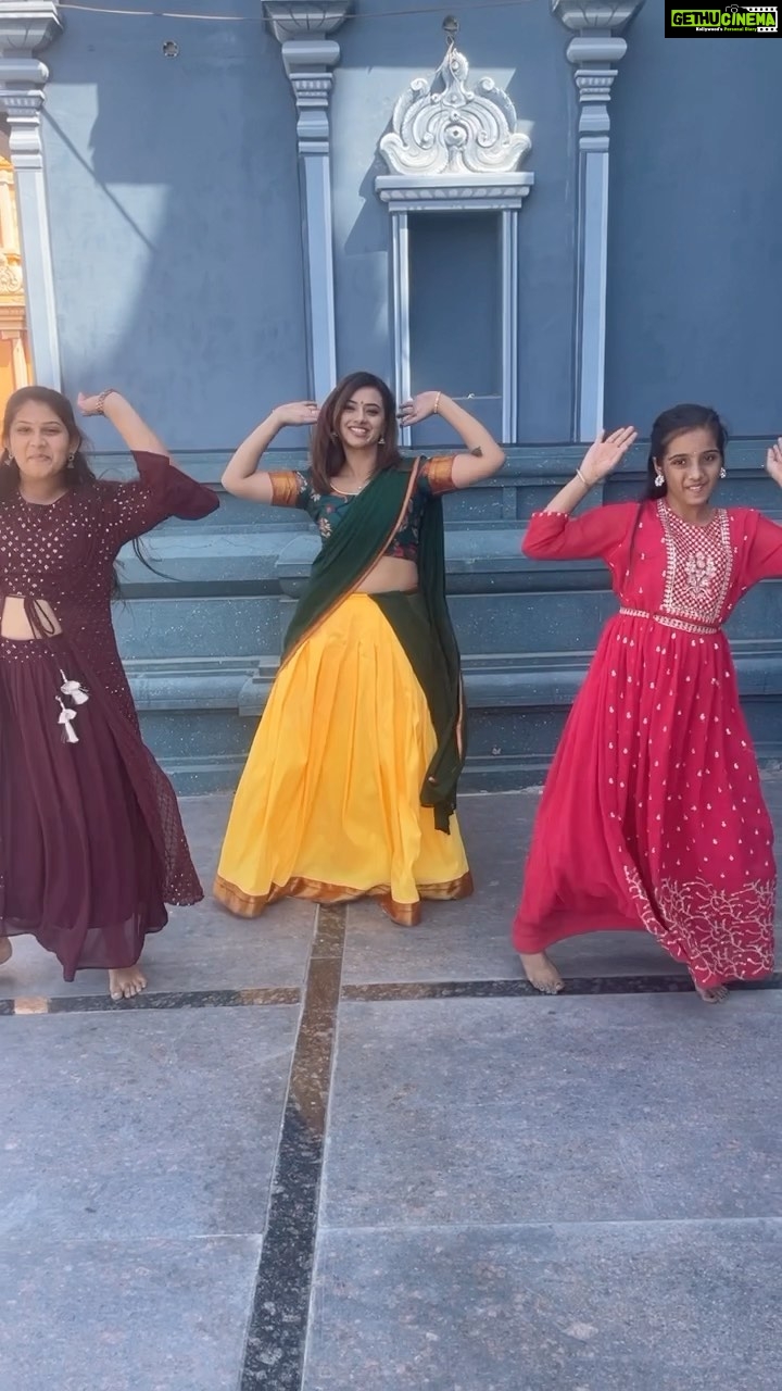 Isha Chawla Instagram - Had to Tum Tum …. And why not when you have the perfect location and costume . Much love the cuties dancing with me . #shootdiaries #tumtum #trendingreels #funsake #hyderabad