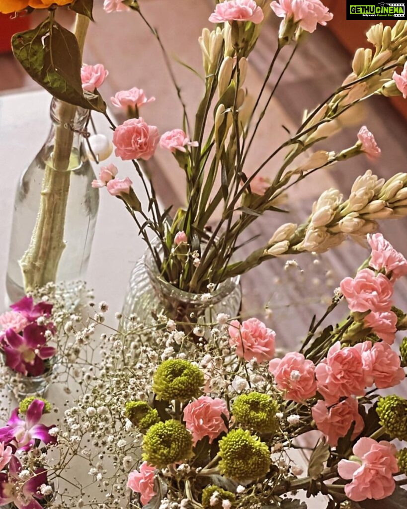 Isha Chawla Instagram - मैं रास्ता वो मंज़िल मैं सहरा वो साहिल माना के प्यार मजबूर था पर इसमें फूलों का क्या क़सूर था । #fullmoon #sideeffectsoffullmoon #shayari