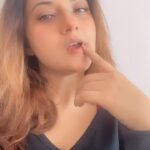 Isha Chawla Instagram - To dena hai to paisa do . Gyaan mat do . 🙏 . . . #eshachawla