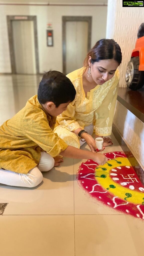 Isha Chawla Instagram - Happy Ugadi ♥ Happy gudi parwa ♥ Happy Navaratri ♥ May this year be filled with happiness success and achieving dreams ♥♥♥ Love and only love to you all .♥ . . . #ugadi #gudipadwa #navratri #festivals #festivalsofindia #love #gratitude #happiness #family