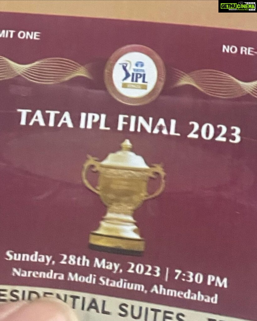 Isha Chawla Instagram - Just wanted to get it out of my system so here it goes . In my previous post I may have cursed the universe too strongly . The fan in me was so hurt for not being there for the final match , which also looked like @mahi7781 ‘s final match … so I made a wish and prayed real hard for Dhoni’s win , but the gods took it too seriously . It rained and rained and the match. Was postponed to 29th , which meant I could watch it live . It was all last minute how I reached Ahmedabad is another story but I just couldn’t believe my stars that I was there . Well I witnessed the most nerve wrecking match … absolutely crazy . The fun of being at the stadium is something everyone must witness . I had gone there alone but soon there were two boxes/stands full of people who felt like family . I’m a superstitious cricket lover , so people weren’t allowed to move some weren’t allowed to stand some weren’t allowed to sit . Infact I watched the entire match standing , but if that got us the cup … why not . An absolutely glorious night extended due to the rains , but only to make it even more fun . Well in the end I just want to say …. KISSI CHEEZ KO AGAR DIL SE CHAHO TO POORI KAYNAT USE TUMSE MILANE KI. KOSHISH MEIN LAG JAATI HAI … and so it did . 🖤 #cricket #dhoni #fanpower #gratitude #indebtedtotheuniverse