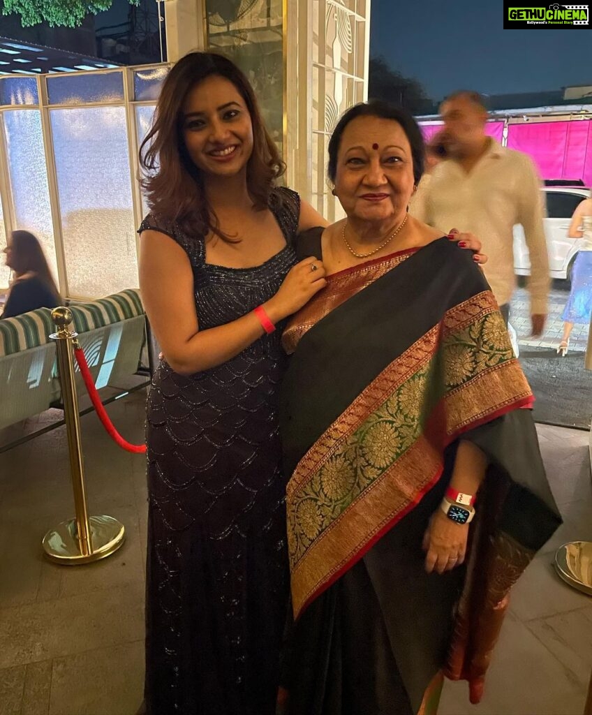 Isha Chawla Instagram - Happy Mother’s Day .. @veenuchawla11 . The one and only … the best . You taught us many lessons , but the one you live by yourself is the ‘NEVER GIVE UP SPIRIT ‘ . Always finding your way up no matter how big the fall . The ever youthful at heart my beautiful mamma . I love you always 🖤 So blessed to be your daughter . . . #mothersday #motherdaughter #gratitude