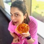 Isha Koppikar Instagram – Who wants some yumminess 😍
#foodie #yummy #mango #dessert #happiness