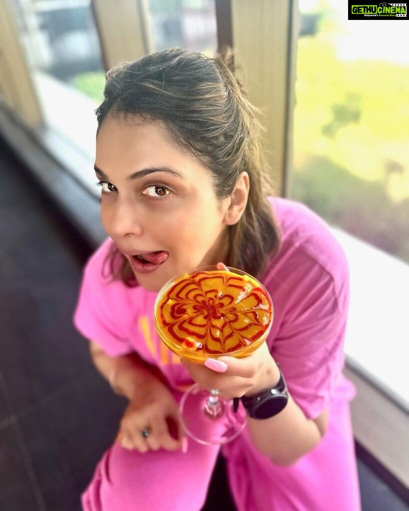Isha Koppikar Instagram - Who wants some yumminess 😍 #foodie #yummy #mango #dessert #happiness