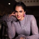 Isha Koppikar Instagram – Leaving my trail of glitter wherever I go ✨

Jewelry – @renuoberoiluxuryjewellery 
Outfit – @neeturohra_india 
Boots – @ysl 
Make up – @pradeep_nohate 
Hair – @shab_qureshi786 
Video/photo – @shaurya_bajpai 

#filmfare @filmfare