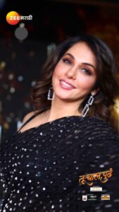 Isha Koppikar Instagram - मिसेस इंडियाच्या स्पर्धेत यांचं मत निर्णायक ठरणार... या आठवड्यात पहा अश्विनीचा मिसेस इंडियाचा प्रवास ... 'तू चाल पुढं' आज, संध्या. 7. 30 वा. #अश्विनीतूचालपुढं #ISupportAshwini #AshwiniTuChalPudha #TuChalPudha #ZeeMarathi
