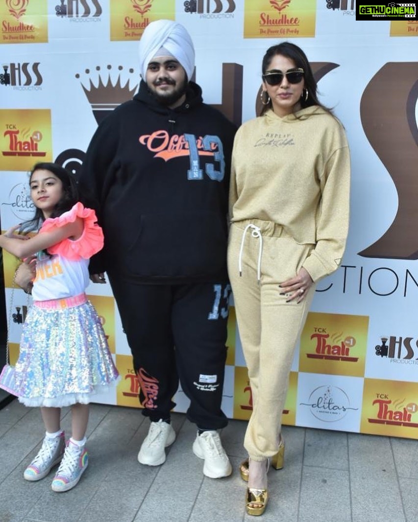 Isha Koppikar Instagram - Congratulations to my rockstar @harmanraai_singh_sehgal_ for the release of his first song - “Chotte Bas Kar “ under his production house HSS. I am so proud of you and wishing you all the best for the future! ✨❤️ Go watch the song now!!