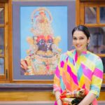Isha Koppikar Instagram - Blessed 🙏🏼 Visited the Pandharpur Vithoba temple. The calmness, purity and peace is divine. Jai Hari Vithal 🙏🏼 #jaiharivithal🙏🙏🙏 #pandharpur #blessed #divine #thankyou #gratitude #vithoba Vithoba Rukmini Mandir, Pandharpur