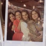 Isha Koppikar Instagram - Love my tribe ❤️ @dipalijoshi01 @nehaatha8509 @honeypariyani #tribe #vibewithyourtribe #thegoodvibetribe #happiness #friends #girltribe