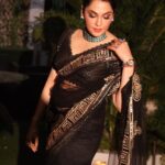 Isha Koppikar Instagram – 🖤🎬

#dadasahebphalkeaward 

Saree – @pallavijaikishanofficial 
Jewellery – @curiocottagejewelry 
Watch – @rolex 
Makeup – @pradeep_nohate 
Hair stylist – @dazzlingsheetal 
Photos by – @mk_click2 
Assisted by – @nishanttiwariphotography 
Managed by @dipalijoshi01 @vkcelebrities 
Social media – @thekhyatigandhi