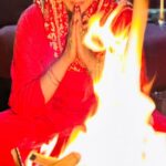 Isha Koppikar Instagram - Started the year with Chandi havan at home. Chandi havan Blesses one’s life with positivity and happiness 😊 this year I aim to spread happiness and positivity in everyone’s lives and make a difference in whatever way I can #happynewyear #chandihavan #havan #peace #positivevibes #positivity #happiness #prayers #unfiltered #calming