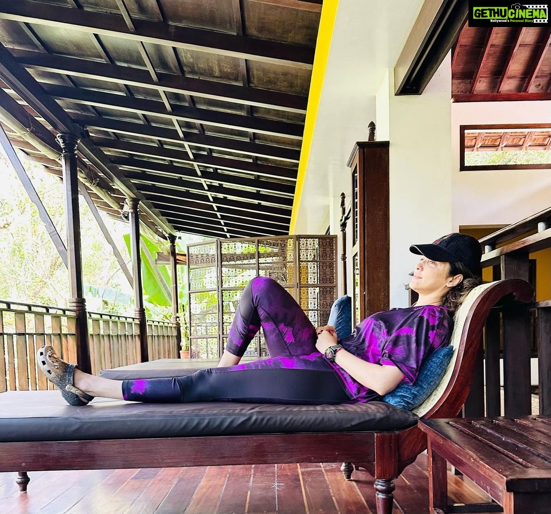 Isha Koppikar Instagram - Rianna and I just sat silently while we soaked ourselves in nature before going for a herbal massage. So calming while connecting with nature. #nature #meditation #calming #relaxing #likemotherlikedaughter #calm #incredibleindia #indiantourism #indiapictures #indiaclicks #morning #happyholidays