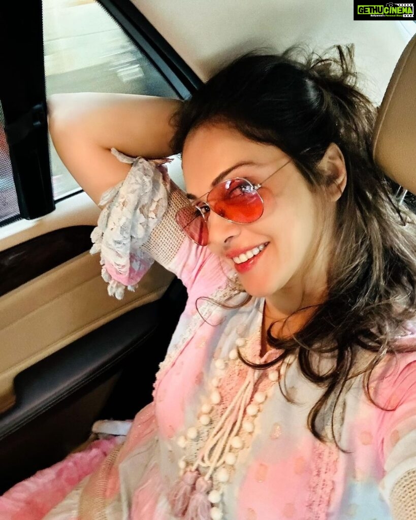 Isha Koppikar Instagram - It’s going to be a adventurous week.. going to some place really interesting! Can’t wait to reveal more 🦁 #adventure #newweek #ishakoppikar #letsdothis