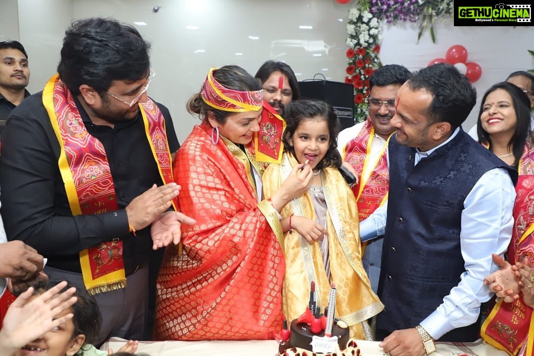 Isha Koppikar Instagram - So happy to celebrate Our Transport Cell Officer JP Agarwal’s daughter’s birthday at their home. Being a part of their celebration gave me a sense of how important it is to shape the way the young kids think because they are going to be the future of tomorrow. God Bless the Little Child & Wishing her a successful future ahead. #birthday #changingthenation #onestepatatime #makeadifference