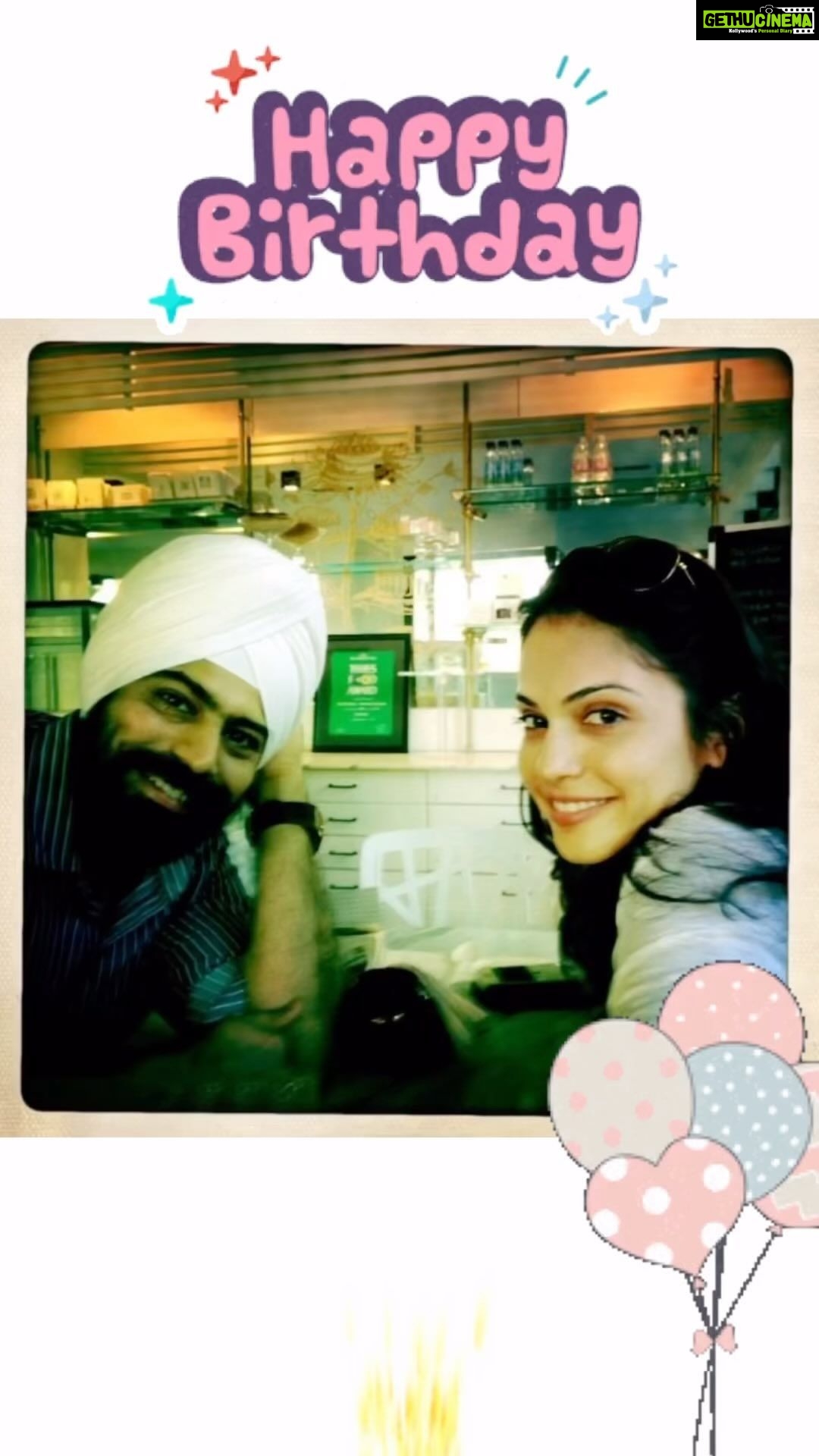 Isha Koppikar Instagram - To my childhood dost @teji_sehgal , Friends may come and go, but real ones never leave. And since we’ve been friends for our entire lives, I can’t even remember which one of us is the bad influence 🤣 So I Thank You Dost for your unwavering friendship. You know when to praise n compliment and when to scold and correct, no matter how bitter the truth is. You are one kind soul Santa (Claus) Singh, because you always are there for each one of us in the gang, always surprising us with goodies and treats. Hence a wish for you on your birthday, whatever you ask may you receive, whatever you seek may you find, whatever you wish may it be fulfilled on your birthday and always. Happy birthday! And at the end of it….I’m sure you feel pretty lucky to call me a friend💃🏼Not everyone is as fortunate as you. 😜😜 Happy birthday🎂🎂🎂💐💐🤗🤗 #birthday #childhoodfriends #friendship #friendsforever #happybirthday #friendsforlife #reelsinstagram #trendingreels