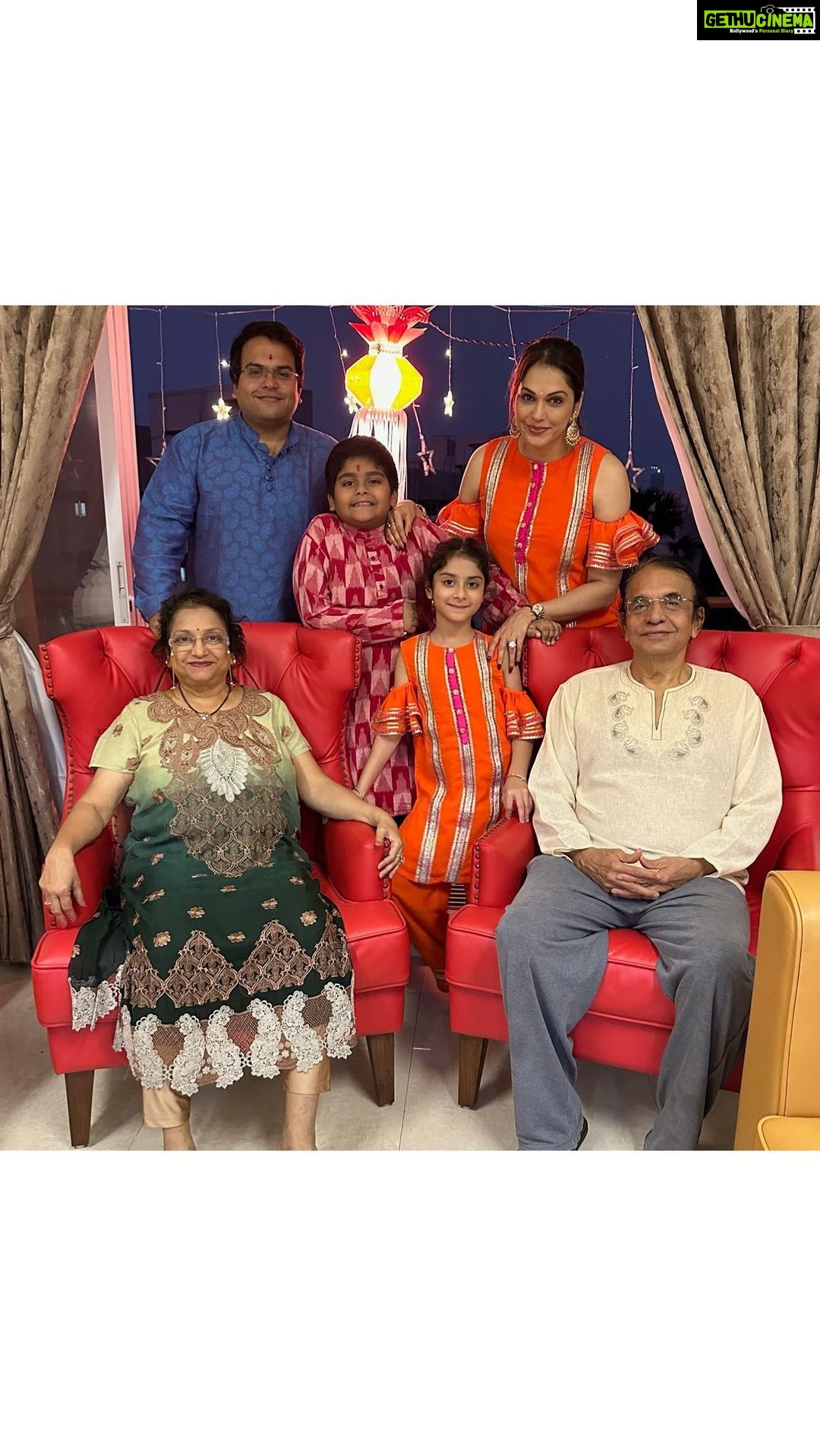 Isha Koppikar Instagram - Bhai dooj celebrations means more gifts and more mithai ❤️🪔 @dstreetcopycat #happydiwali #bhaidooj #brothersisterlove #bhaibehen #love #festivaloflights #celebration #trendingreels #reelsofinstagram