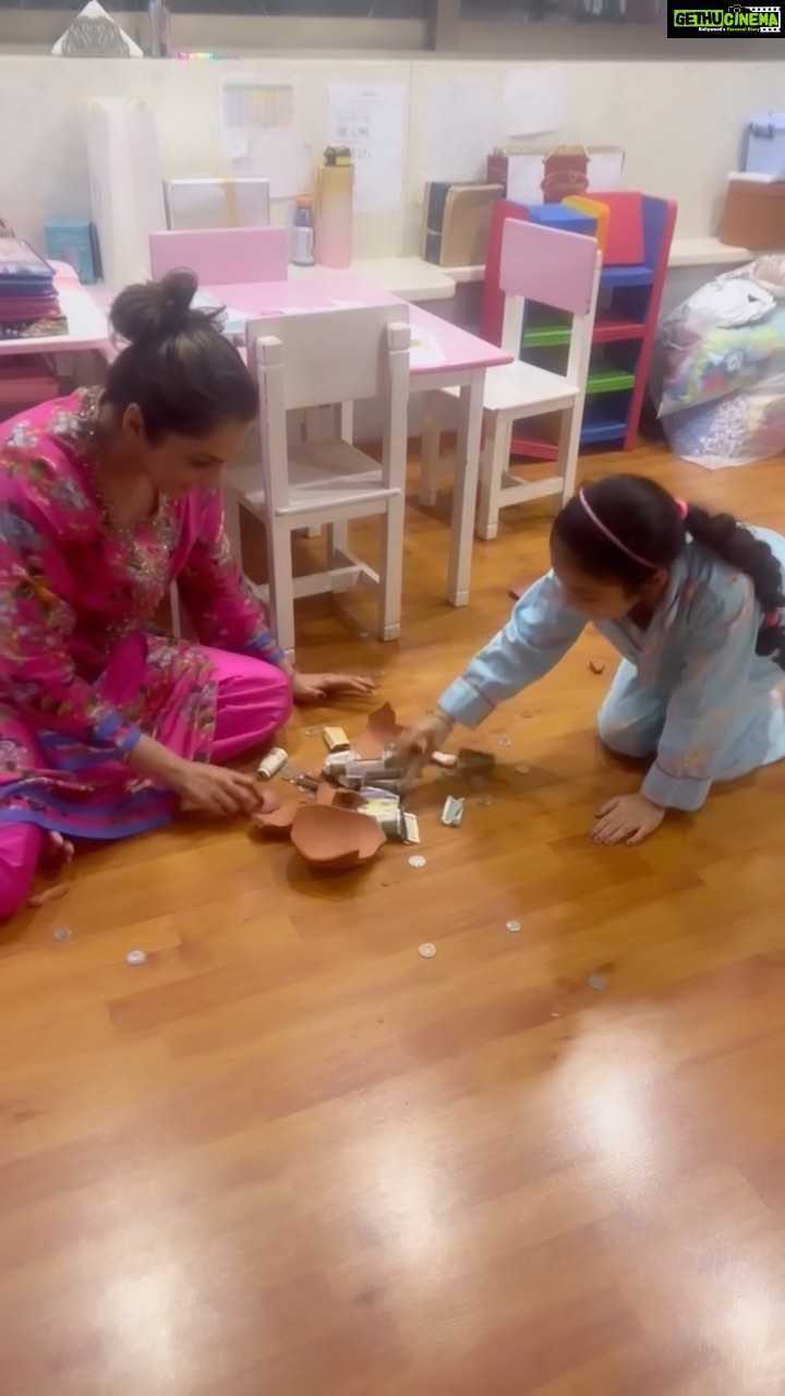 Isha Koppikar Instagram - Every Dhanteras Rianna and I break her piggy bank, (gulak)where sheโs collected money all throughout the year. Continuing the tradition and teaching Rianna the value of saving and being patient. ๐๐ฐ #diwali #traditions #dhanteras #candid #reelsofinstagram #realmoments #feelitreelit #keepitreal #realsimple #diwalitradition #diwalivibes #childhood #childhoodmemories