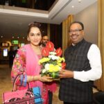 Isha Koppikar Instagram - Held a special screening of Love You Loktantra for BJP Maharashtra President Shri @ckbawankule ji along with general secretary @vikrantpatilofficial and @rupeshsawarkar95, @vijaykadechkarr 😊 #loveyouloktantra #bjpmaharashtra #chandrashekharbawankule #moviescreening Mumbai, Maharashtra