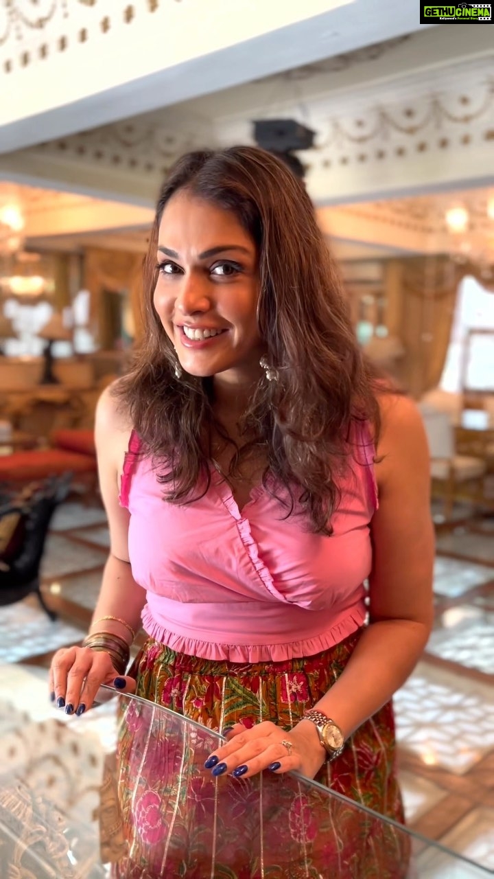 Isha Koppikar Instagram - Gulaab Didi aa rahe hai aapke nazdeeki cinemas mein sirf 2 din mein.. kya aap taiyaar hain? π₯π₯ ππ’π©π π¬π’π¨ ππ’ππ§ππ‘π§π₯π ππ‘ πππ‘ππ ππ¦ π§πππ¦ ππ₯ππππ¬ π₯ @isha_konnects @ameetkumarbollywood @ravikishann @snehaullal @kingaliasgar @actormanojjoshi @krushna30 @raajjozzaa @brightoutdoormedia @zeemusiccompany @itssapnachoudhary @amruta.fadnavis @singer_shaan @thedalermehndiofficial @yogeshlakhani_official #LoveYouLoktantra #IshaKoppikar #ReleasingInTheatres #ReleasingInTwoDays #TwoDaysToGo #ReleasingIn2Days #ReleasingThisFriday #RaviKishann #AliAsgar #ManojJoshi #KrushaAbhishek