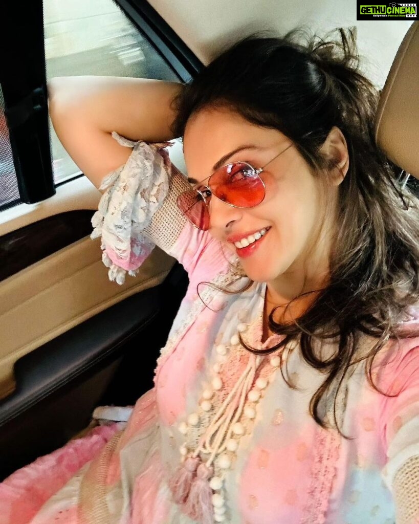Isha Koppikar Instagram - Remember that happiness is a way of travel – not a destination ✨😊