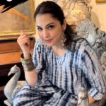 Isha Koppikar Instagram - Sab raajneeti ka khel hai 🙌🏻🔥 Miliye #GulabDidi se 14th October ko, aapke nazdiki cinemaghar mein 🙏🏼 𝗟𝗢𝗩𝗘 𝗬𝗢𝗨 𝗟𝗢𝗞𝗧𝗔𝗡𝗧𝗥𝗔 𝗜𝗡 𝗖𝗜𝗡𝗘𝗠𝗔𝗦 𝗢𝗡 𝟭𝟰𝗧𝗛 𝗢𝗖𝗧𝗢𝗕𝗘𝗥 💥 @isha_konnects @ZeeMusicCompany @amruta.fadnavis @ameetkumarbollywood @sanjaychhel @singer_shaan @lalitpanditofficial @snehaullal @rajpremii @raajjozzaa @jaanyakhandpur @actormanojjoshi @ravikishann @itssapnachoudhary @krushna30 @adv.pradeep.m.bhatt #LoveYouLoktantra #LoveYouLoktantra #LYLT #NewMovie #MoviePromotion #IshaKoppikar #GulabDidi #Reels #ReeKaroFeelKaro #Trending #Explore