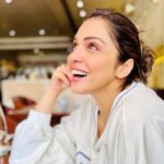 Isha Koppikar Instagram - Start this day with a clean heart. No doubt, no tears, no fear, no worry. Thank God for the priceless gifts and miracles throughout the world 😊❤️ #ishakoppikar #unfiltered #raw #sunday #sundayvibes #sundaymood #mood #candid
