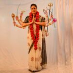 Isha Koppikar Instagram - On this special day of Dussehra, we celebrate bravery and courage and the triumph of good over evil. May all your sorrows vanish on this day, and may you feel a resurging spirit rise in your heart that will lead you successfully through all your endeavors. I wish you success and happiness in everything you do. Happy Dussehra! #powerofgood #goodoverevil #dussehra #womenpower #powerful #shakti
