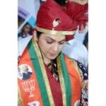 Isha Koppikar Instagram - Supporting the Campaign #dhanyawadmodiji in mumbai on occasion of BJP Leader @hajiarfatshaikh bhais#’s birthday An initiative to thank our prime minister @narendramodi ji for his wonderful act of taking India towards a progressive nation. #empoweringindia #powerful #india #betipadhao #educationforgirls #womenempowerment