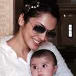 Isha Koppikar Instagram - Memories ❤️ #throwback #tbt #i❤️rianna #motherdaughter #love