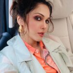 Isha Koppikar Instagram - In between takes, shot a selfie in the car 😉 #shootmode #shooting #lightscameraaction #selfie #betweentakes