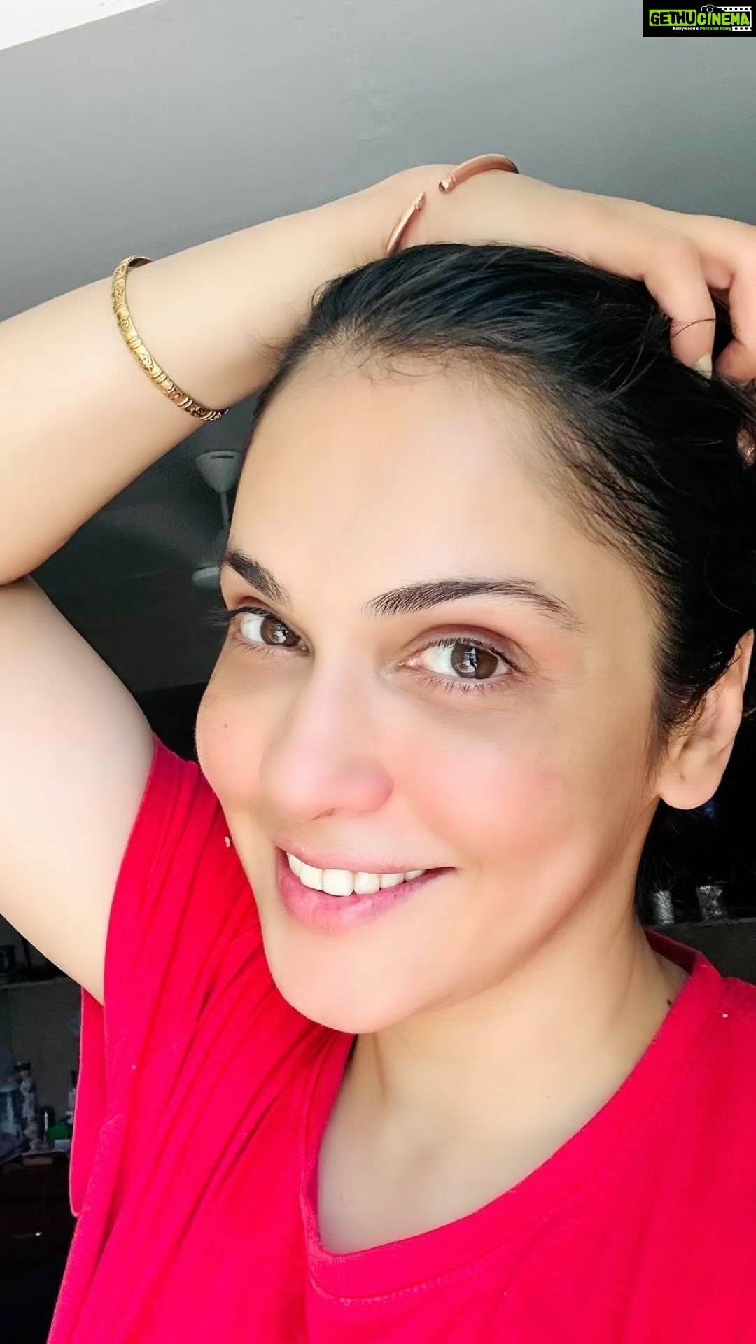 Isha Koppikar Instagram - Social media exposes us to images that may not reflect reality. Celebrities may appear flawless due to makeup and editing, creating unrealistic beauty standards. Beauty filters can harm our mental health, promoting negative body image leading to conditions like body dysmorphia. Accepting ourselves as we are and surrounding ourselves with body-positive people is key. Let’s stay real and embrace our true selves. #keepitreal #realtalk #filtervsreality #expectationvsreality