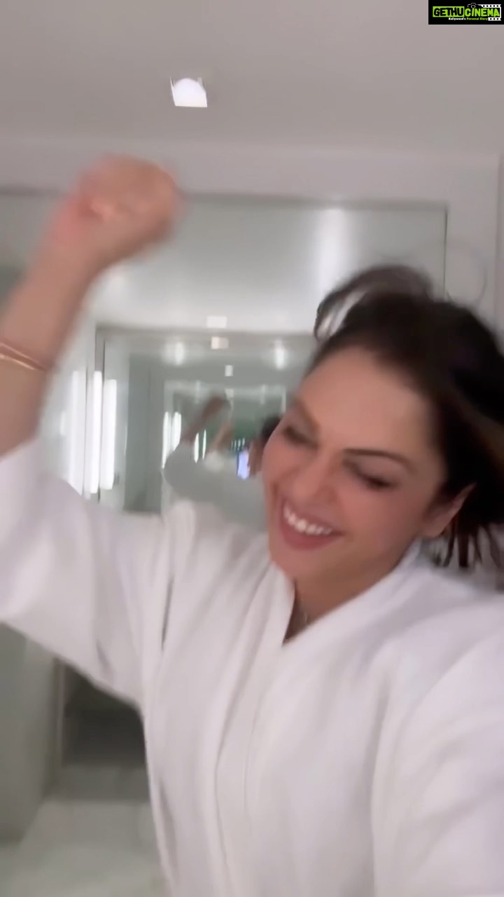 Isha Koppikar Instagram - Wake up, make up and dance till your feet hurt and then dance some more! 💃🏻🥳