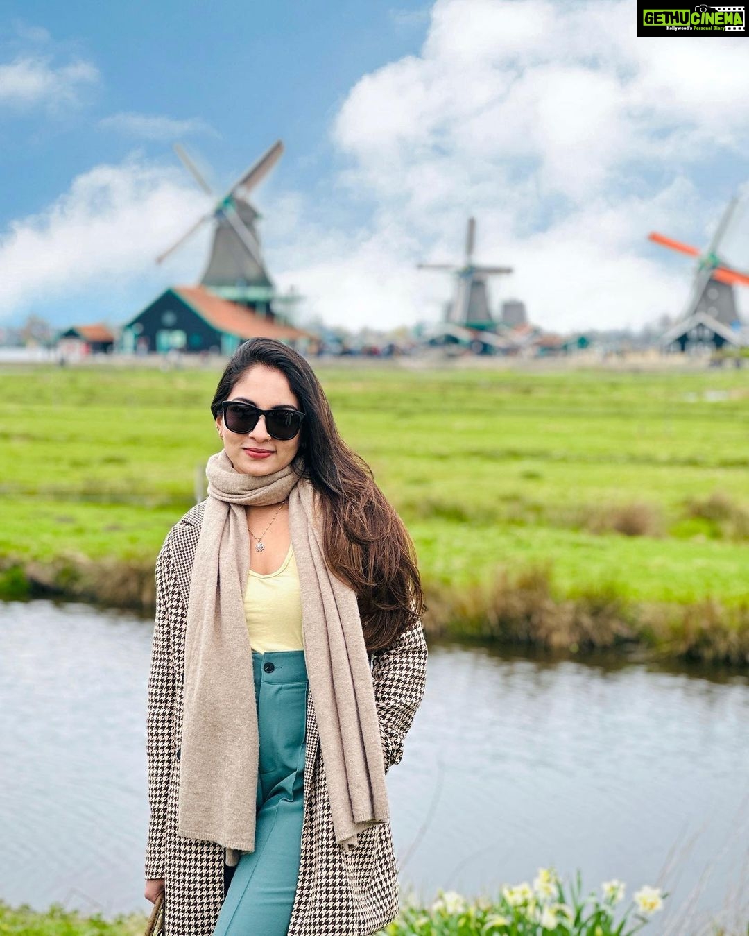 Ishaani Krishna Instagram - 🩵 Zaanse Schans- A Windmill Village