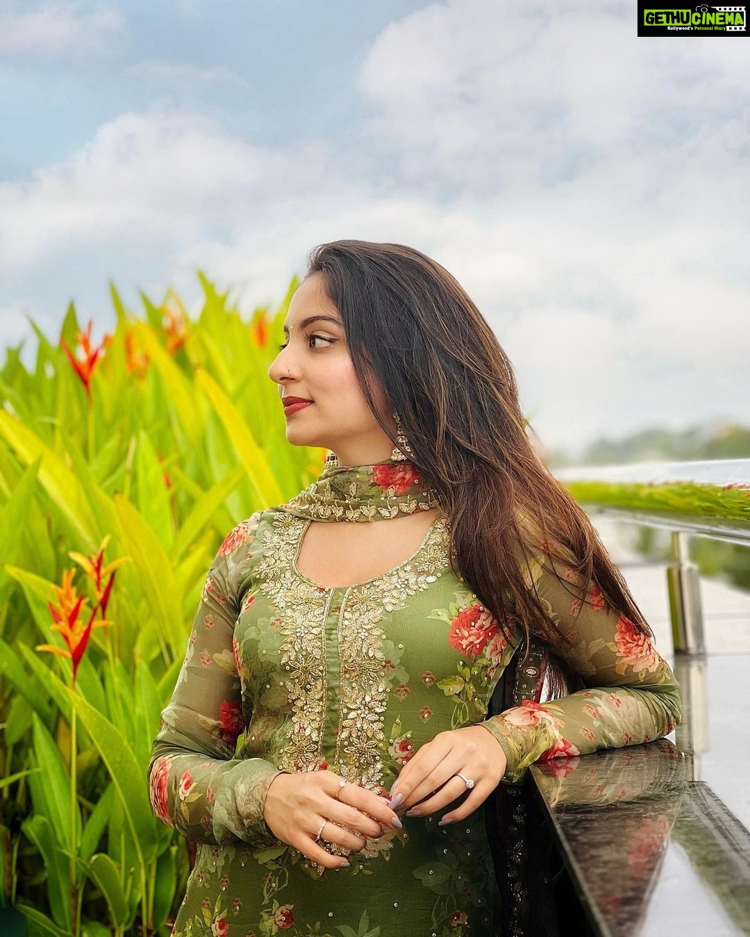 Ishaani Krishna Instagram - 💚 Kochi, India