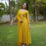 Ishaani Krishna Instagram - 💛💛 Outfit Courtesy : @zuleiha_by_shehazeen Clicked by 📸 : @merin__georg Make up & Hair : @brahma_hairandmakeup