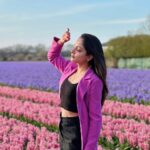 Ishaani Krishna Instagram - Europe and its flower affair 🌸🫶🏻 #athousandyears#europe#tulips#trend #instareels#reels#ishaanikrishna Netherland