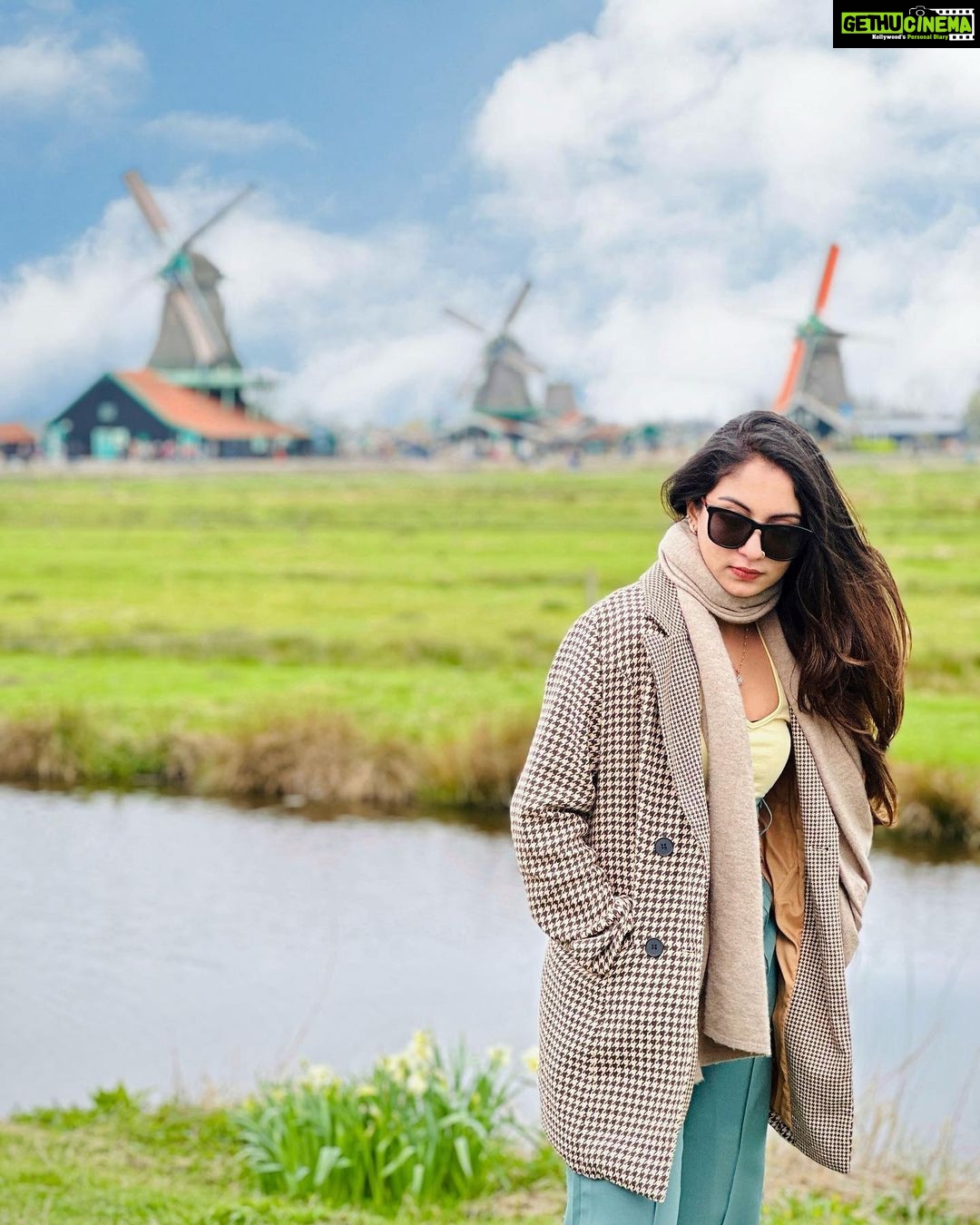 Ishaani Krishna Instagram - 🩵 Zaanse Schans- A Windmill Village