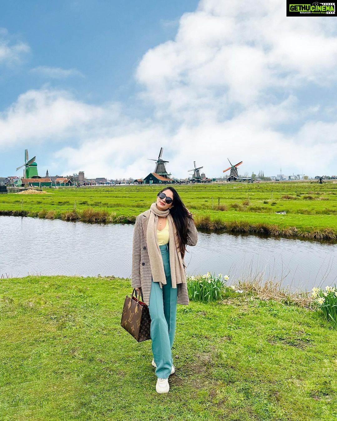 Ishaani Krishna Instagram - 🩵 Zaanse Schans- A Windmill Village
