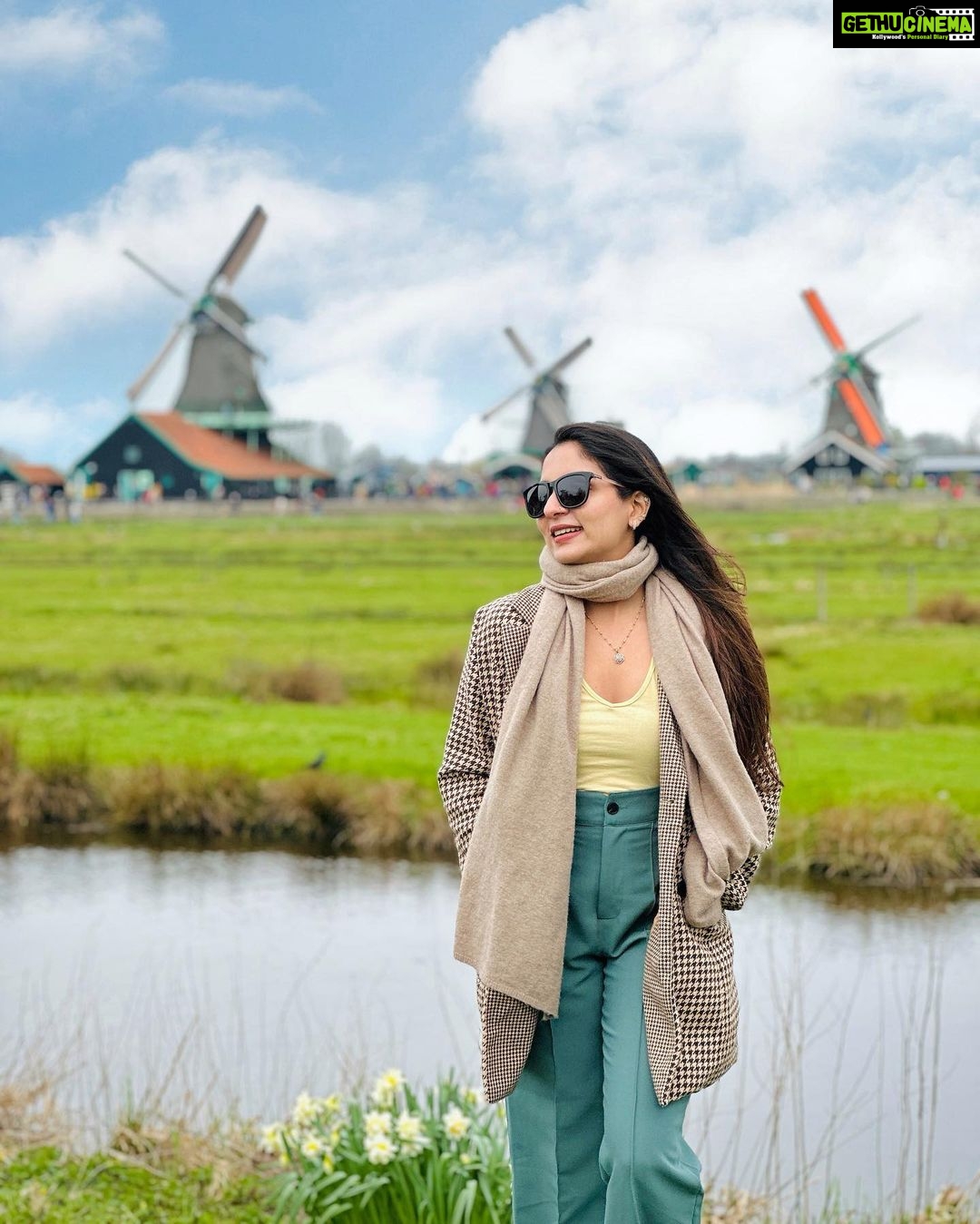 Ishaani Krishna Instagram - 🩵 Zaanse Schans- A Windmill Village