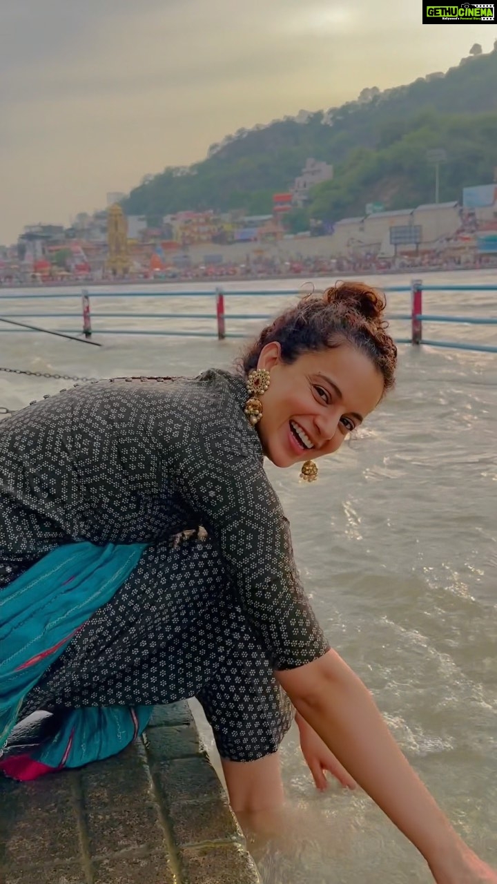 Kangana Ranaut Instagram - An evening in Haridwar…. ♥️