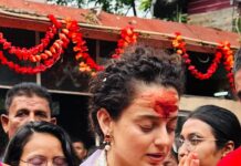 Kangana Ranaut Instagram - Aaj Kamakhya mae ke mandir mein darshan kiye …. Iss mandir mein jagatjannani maeya ki yoni roop mein puja hoti hai… yeh mayi ki shakti ka virat roop hai jahan mayi ko maas aur bali ka bhog lagta hai, yeh pavitra sthan ek shakti peeth hai… jahan shakti ka adbhut sanchar hai… kabhi Guwahati aana hua toh darshan zarur karein… Jai mayi ki 🙏