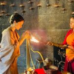 Kangana Ranaut Instagram - Chaitra ke antim Navratri ki sabko hardik shubhkamnaen, aaj maine Linga Bhairavi ke mandir mein pooja aur meditation ki… Bahut log yeh samajhte hain ki sirf bhookhe rehna upvaas hota hai, pet khali isliye rakhte hain taki urja ka bahav kundalini ke madhyam se upar ke chakron mein ho … na ki sirf muladhar aur swadistaan mein rahe, jahan adhiktar urja ki saari khapat hoti hai… bhari khana nahi khana toh ek madhyam hai kisi uddeshya tak pahunchne ka bhookhe rehna koi apne aap mein uddeshya nahi hai… Iss liye aradhana aur sadhna dono he zaroori hain … Kya aapne upvaas ke saath sadhna/ meditation ki? 🙂 @isha.foundation