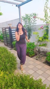 Kaniha Instagram - Not perfect but a happy dance!! Was out on a walk but was feeling ஒரே happy ஹாப்பி 🙂🙂 Kutty aa one dance❤️ #notperfectbuthappy #instareels #reelitfeelit #feelitreelit #gurumovie #happydance