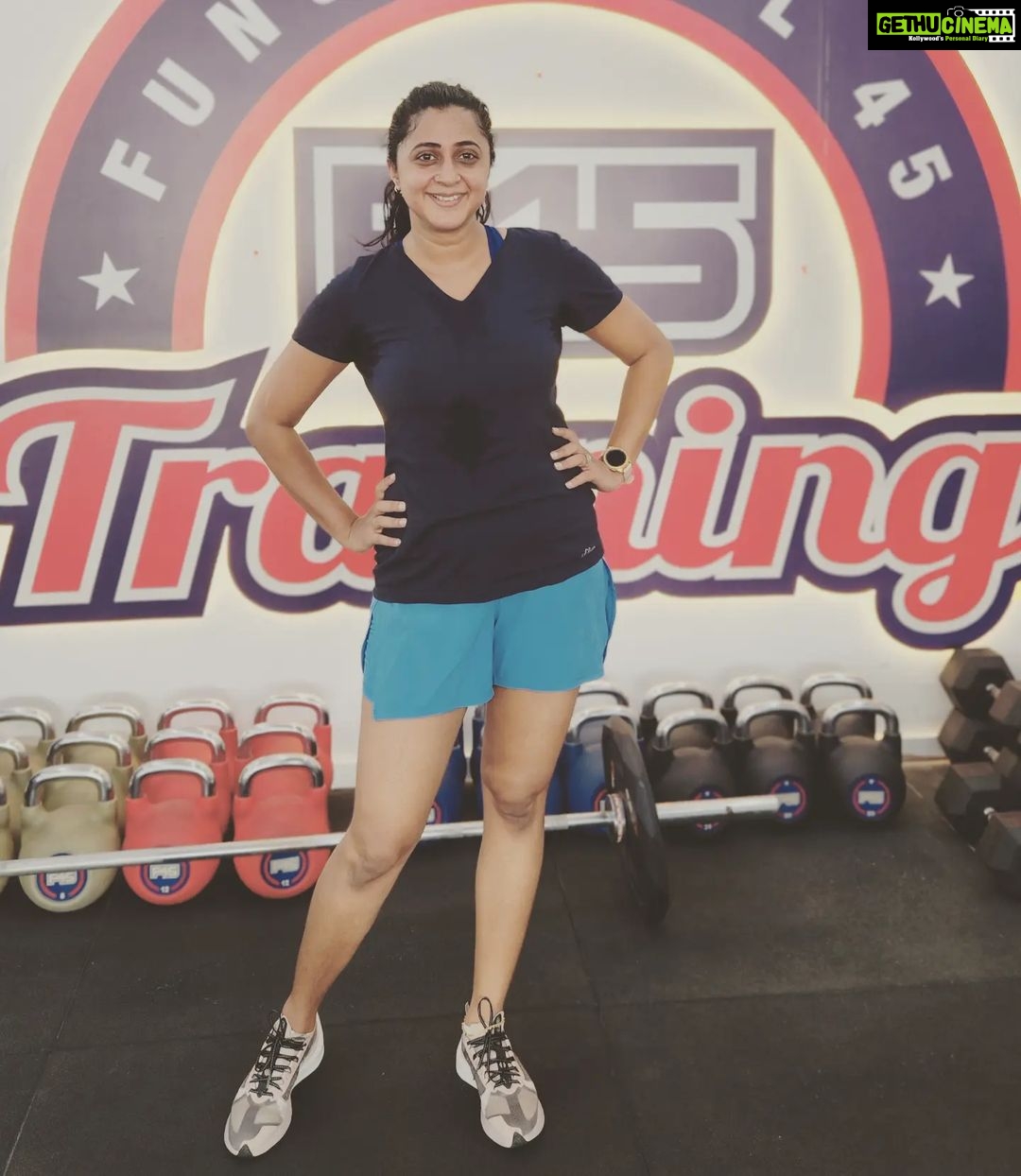 Kaniha Instagram - First work out of the year done !! Woohoo!! Good health is something I wish for all of us for this New Year. We gotta put in that little effort to stay healthy. Work, career, money, fame, fun, party none of this is possible if we aren't healthy. Make health & fitness as your top priority for 2023. ❤️ #fitness #nopainnogain #workout #f45neelankarai #f45athletica