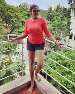 Kaniha Instagram - Once you realize your worth,
It's a different game altogether!

😊