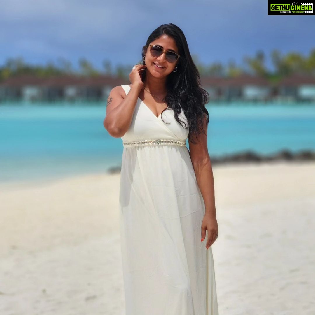 Kaniha Instagram - All good things come to an end, so we can seek greater things 🙂 My eyes have captured the best visuals, My heart is filled with happiness, And I take back great memories! Buh- bye Maldives!!💙 A beach person then, now and always!❤️ And that's a wrap at Maldives @sunsiyamolhuveli A big shout out to @touronholidays for puttin this trip together for us. #holidays #Maldives #happyme #50shadesofblue Sun Siyam Olhuveli